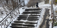 Спуск без препятствий: ледяную горку на уличной лестнице устранили после обращений дзержинцев - Regions.Ru