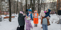 Зимний фестиваль «Новогодние традиции» путешествует по дворам Дзержинского - Regions.Ru
